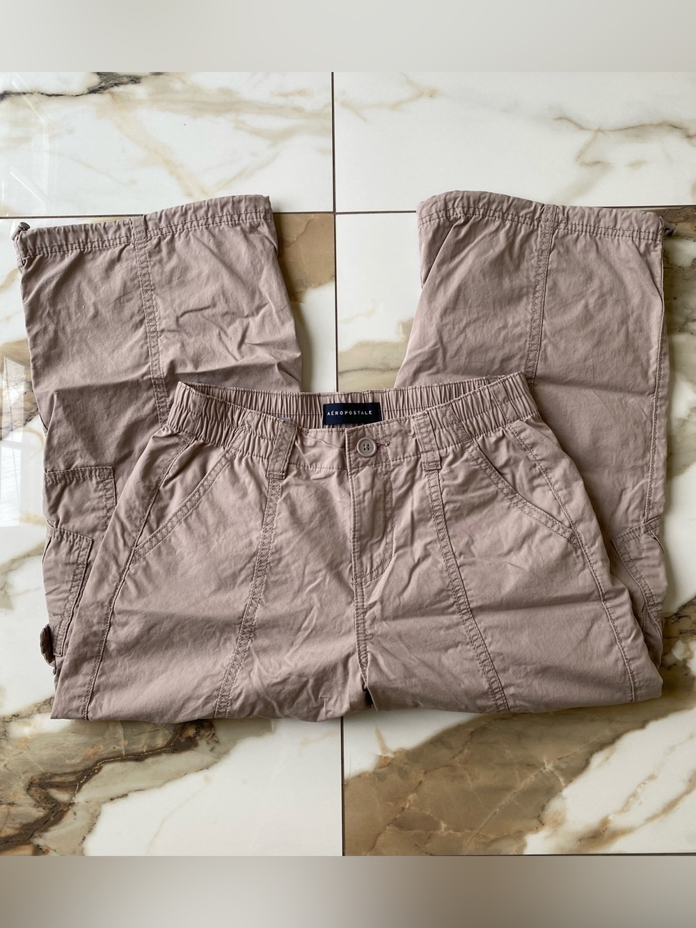 Aeropostale Utility Cargo Capris With Drawstring ankles in Taupe/Mauve (Size XS)